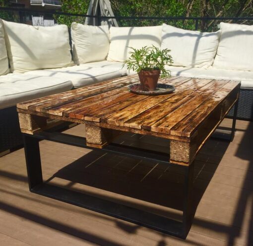 Black Epoxy outdoor Coffee table with black steel legs - Woodify 1