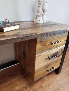https://www.woodify.us/wp-content/uploads/Reclaimed-Wood-Office-Desk-Barnwood-Computer-Desk-Rustic-Desk-Woodify-4.jpg